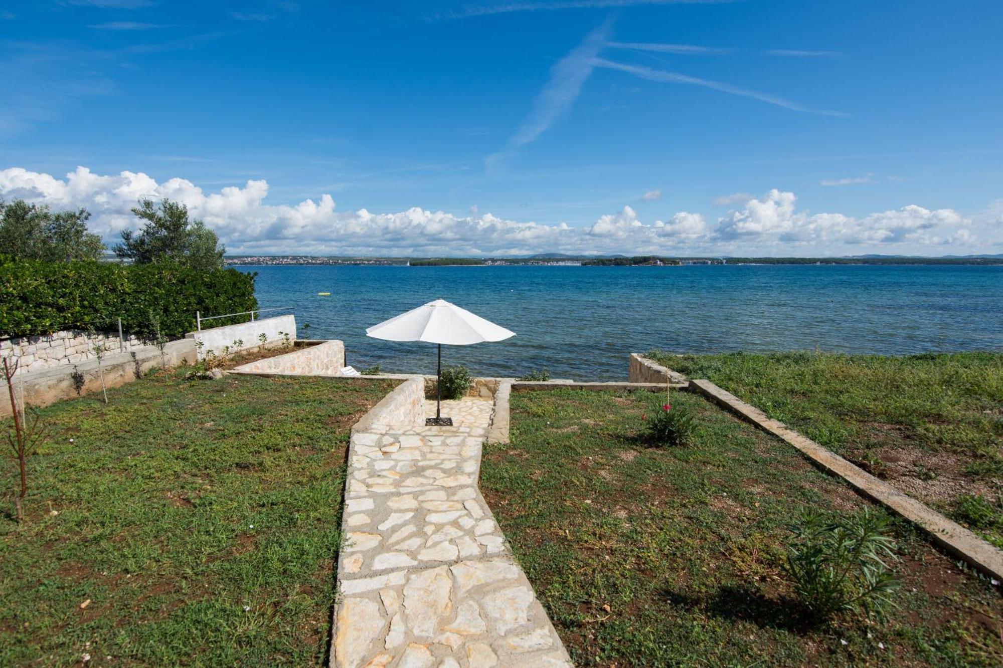 Apartment Blazenka - 20M From The Sea Tkon Exterior photo